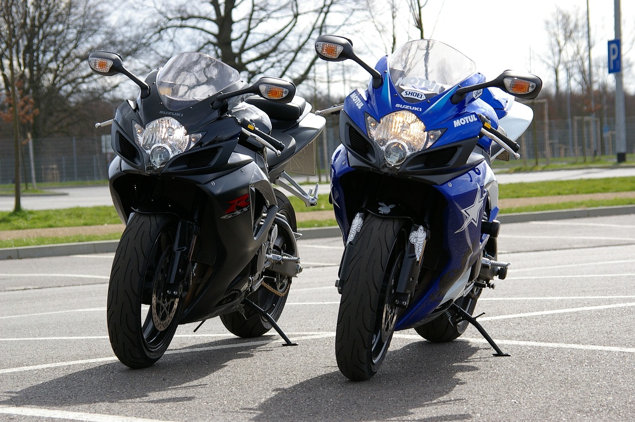 motorcycles-1174861_1280